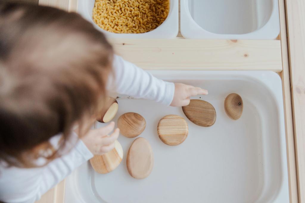 How to Keep Toddlers Busy Without Screens: 10 Indoor Play Ideas That Work